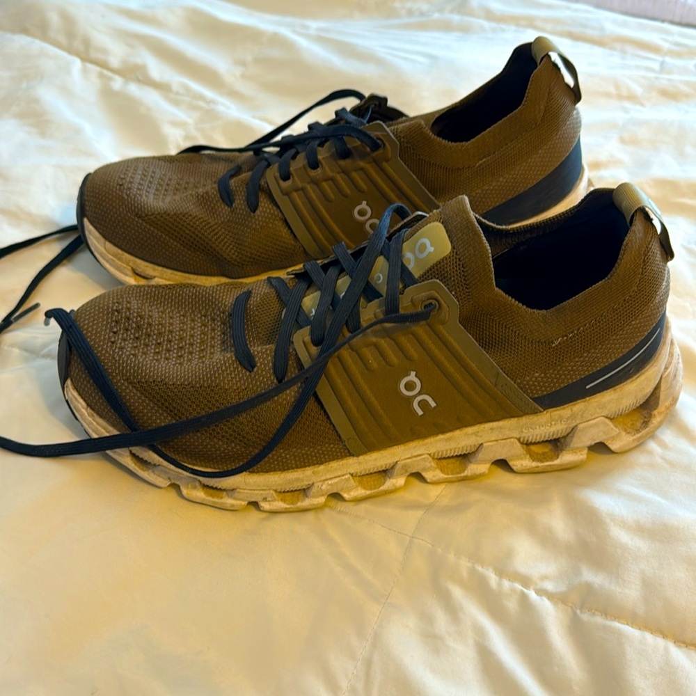 Oncloud Mens size 9 hunter green cloud swift